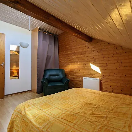 Convivial A Avec Cheminee, Proche Du Et Des Pistes, Ideal Famille Et Rando - Fr-1-589-95 제라르메르